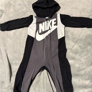 Nike Kids Black and White Hooded Footie
